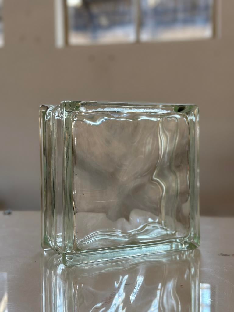 Grote vintage brutalist glazen blokvaas, Overige kleuren, Ophalen of Verzenden, Minder dan 50 cm, Glas