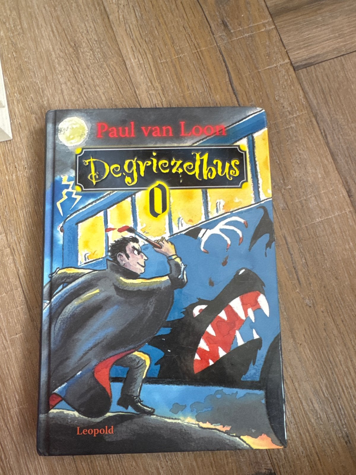 De Griezelbus 0 - Paul van Loon, Ophalen of Verzenden, Gelezen, Fictie algemeen