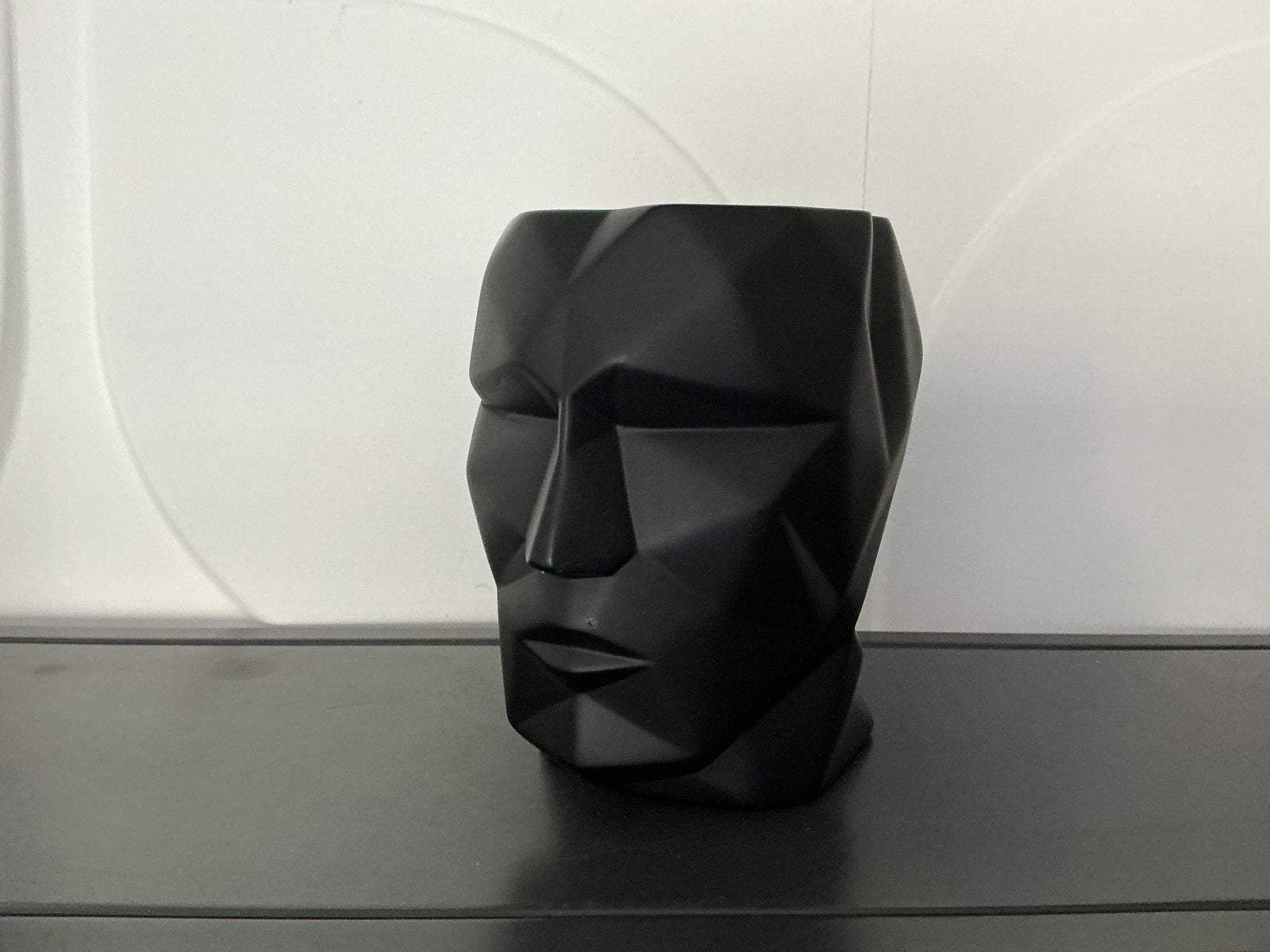Zwarte geometrische vaas/pot in hoofd-vorm, Zwart, Kunststof, Ophalen of Verzenden, Zo goed als nieuw