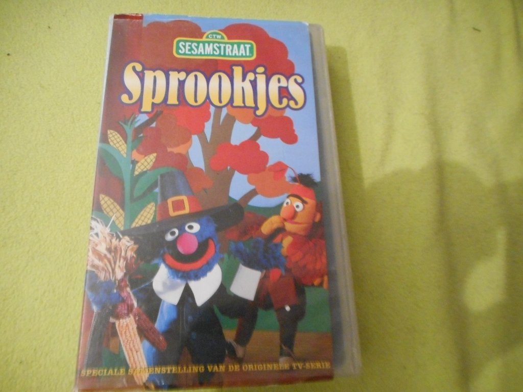 SESAMSTRAAT Bert & Ernie Sprookjes! Op VIDEO!, Cd's en Dvd's, Alle leeftijden, Ophalen of Verzenden, Zo goed als nieuw, Kinderprogramma of -film