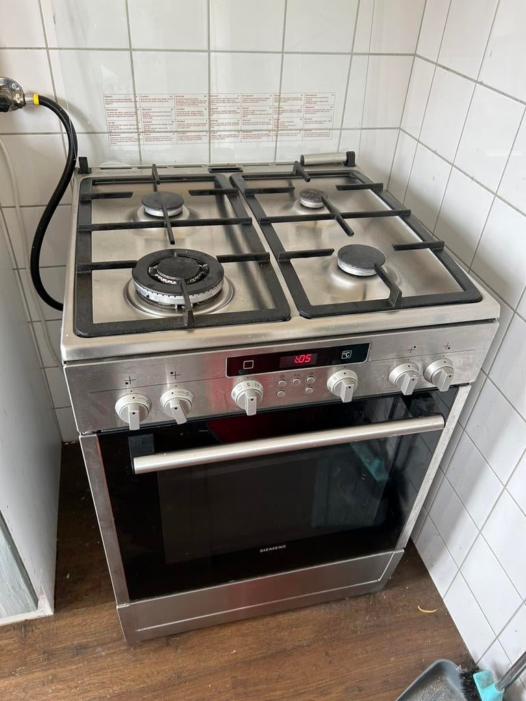 Siemens gasfornuis, Witgoed en Apparatuur, Fornuizen, Ophalen, 4 kookzones, Zo goed als nieuw, Gas