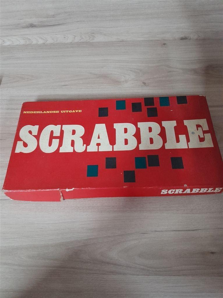 scrabble rode doos houten letters - s4380
