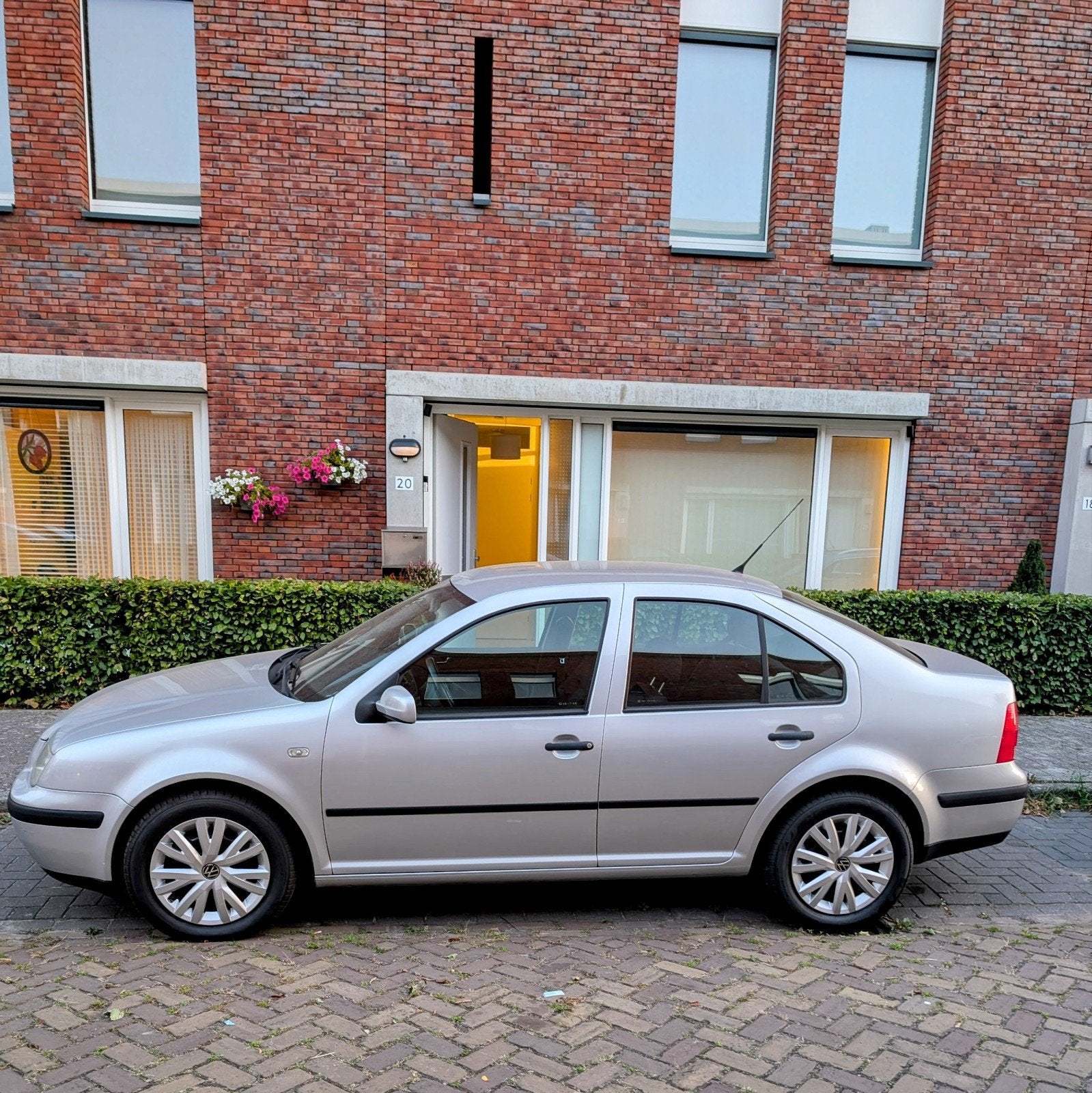 Volkswagen Bora 1.6 77KW 2002 Grijs, Stof, 4 cilinders, 1200 kg, Handgeschakeld