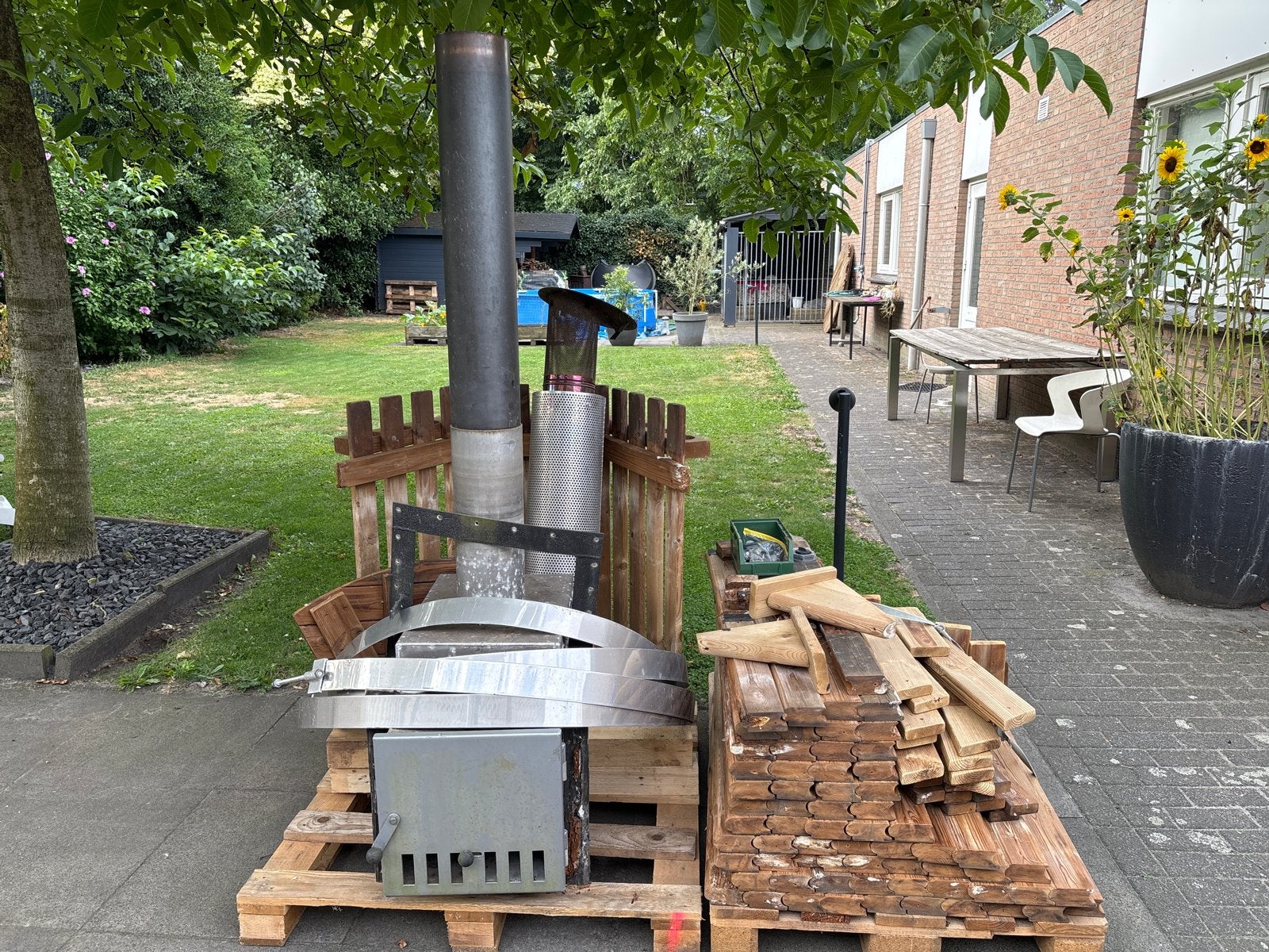 Hottub met kachel en toebehoren. Opknapper, Ophalen, Gebruikt, Afdekzeil, Vast