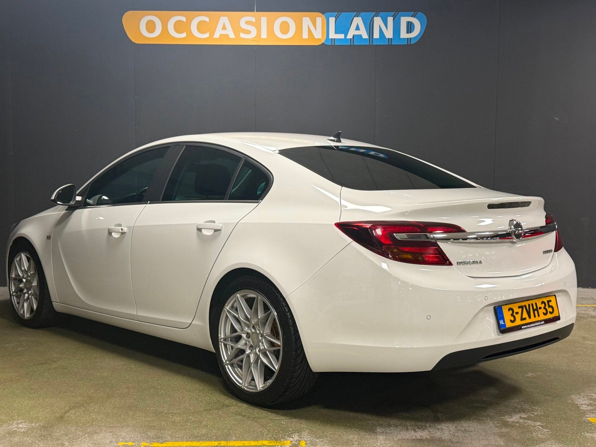 Opel Insignia 1.6 T Edition AUT|19INCH|XENON|LEDER|STUURW+ST, Auto's, Parkeersensor, Gebruikt, 4 cilinders, Wit