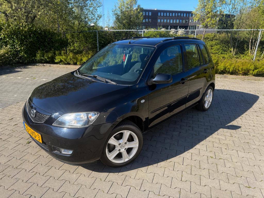 Mazda 2 / 1.6 16V / 2005 / Zwart / 5 drs / NIEUW APK, Auto's, Mazda, Voorwielaandrijving, 1596 cc, Stof, Zwart