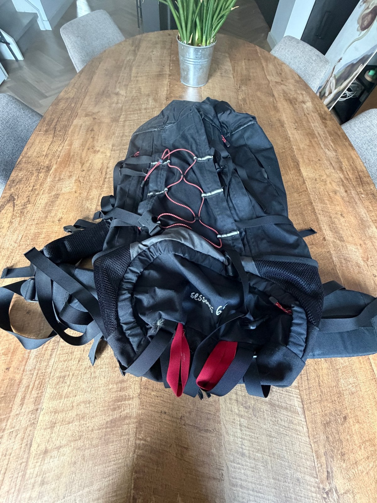 Wildebeast Backpack / Rugzak 65 liter, Ophalen of Verzenden, Zo goed als nieuw, Zwart, W32 (confectie 46) of kleiner