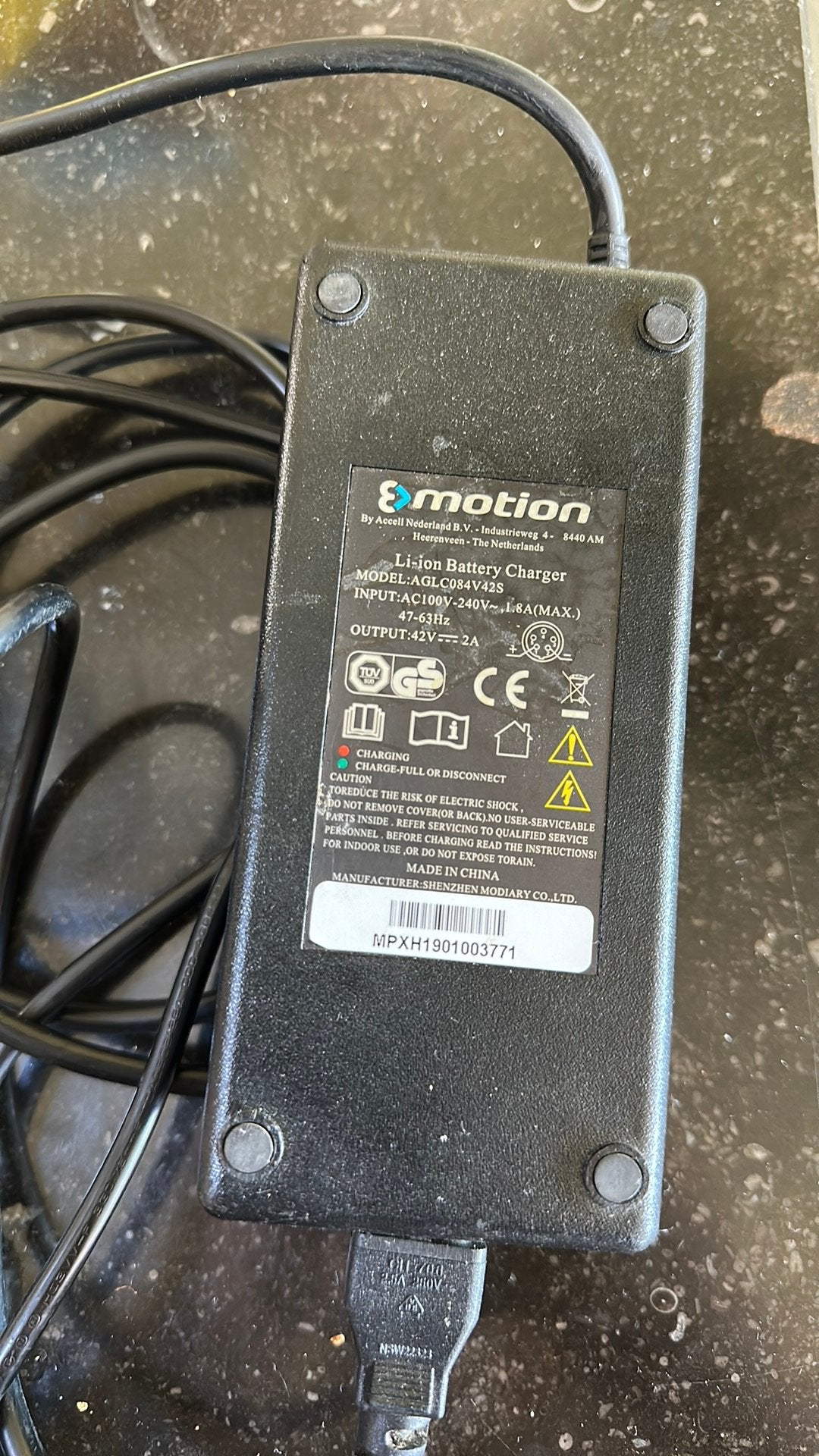 E motion li-ion battery charger, Fietsen en Brommers, Fietsaccessoires | Fietsaccu's, Verzenden, Gebruikt