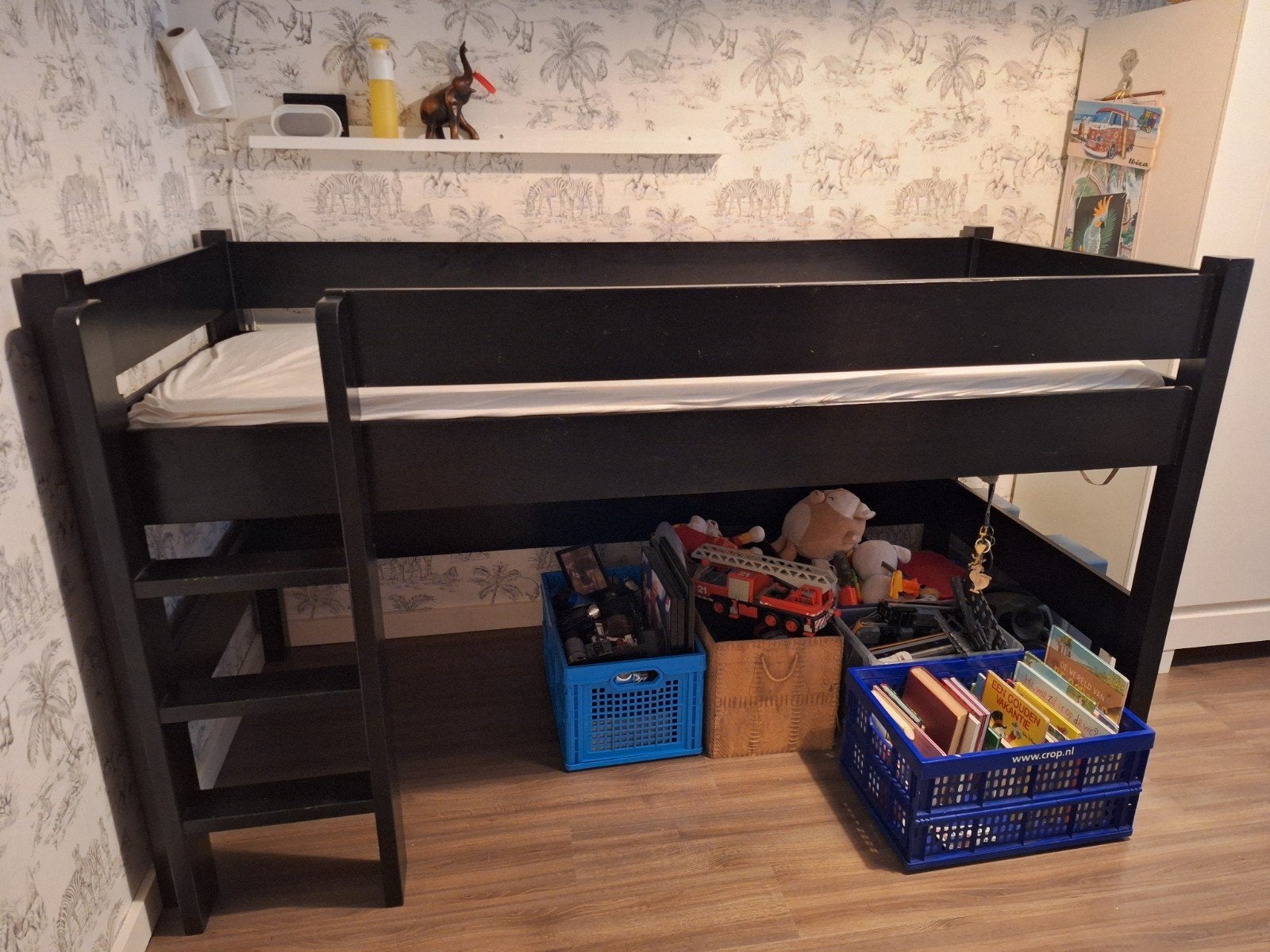 GRATIS Zwarte hoogslaper 90x200 cm - Ideaal voor kinderkamer, Huis en Inrichting, Slaapkamer | Stapelbedden en Hoogslapers, Ophalen
