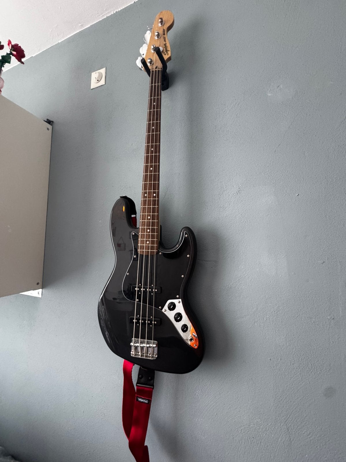Basgitaar squier jazz bass (by fender) donkergrijs, Ophalen, Zo goed als nieuw, Elektrisch