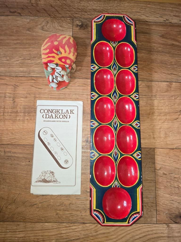 Handgemaakt Congklak (Dakon) spel uit Indonesië, Hobby en Vrije tijd, Gezelschapsspellen | Bordspellen, Een of twee spelers, Ophalen of Verzenden