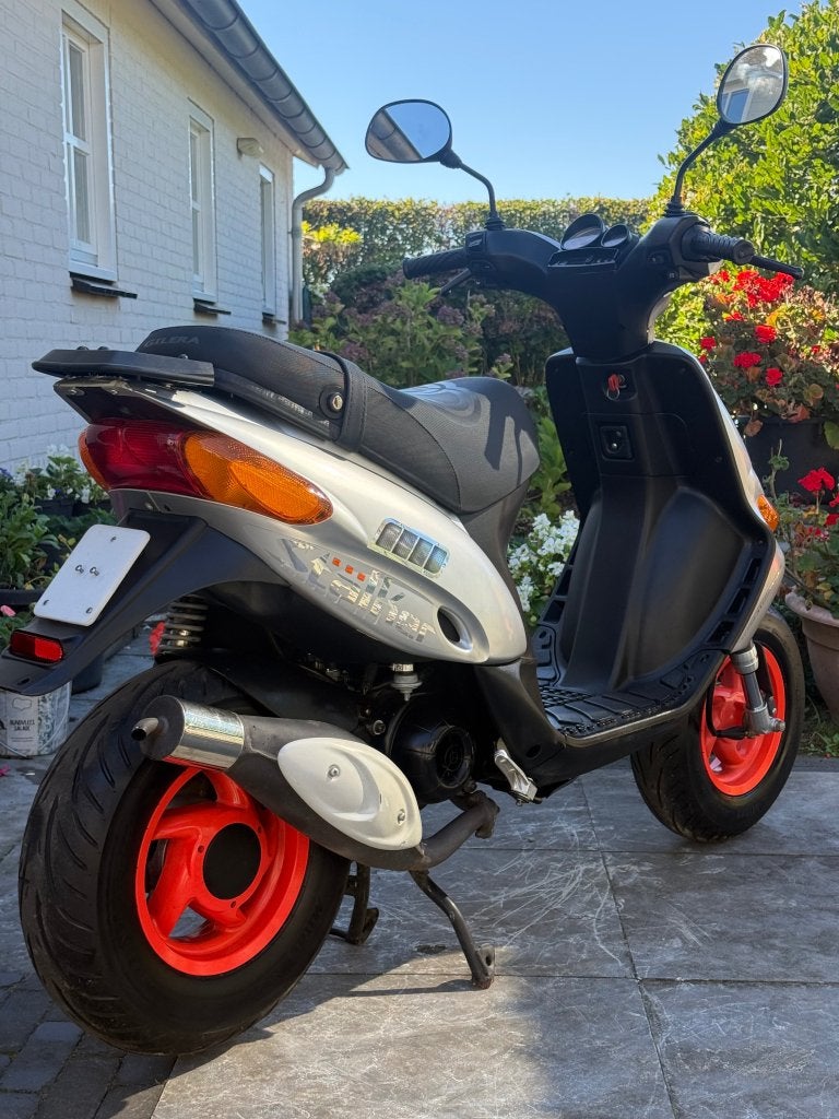 Foto 3 van ⭐️Gilera stalker 50cc 2 takt zilvergrijs Brom Z.G.A.N. ⭐️