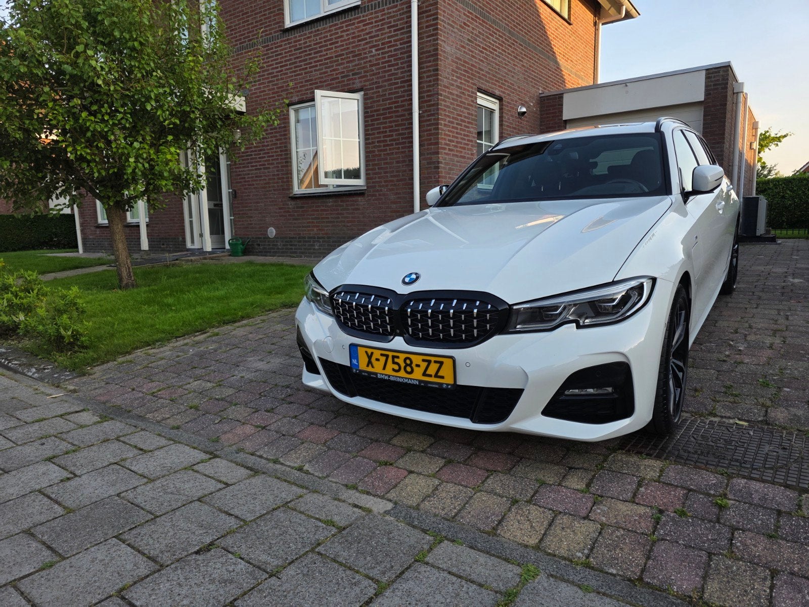 BMW 330e M Sport | Pano | Laser | Trekhaak | memory | 360, Auto's, 1998 cc, Achterwielaandrijving, Zwart, 4 cilinders