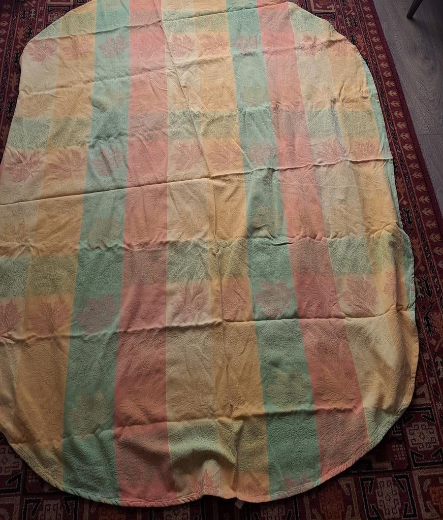Kleurig Damast Tafelkleed 150x204cm - Bladmotief, Ophalen of Verzenden, Gebruikt, Rechthoek, Binnen