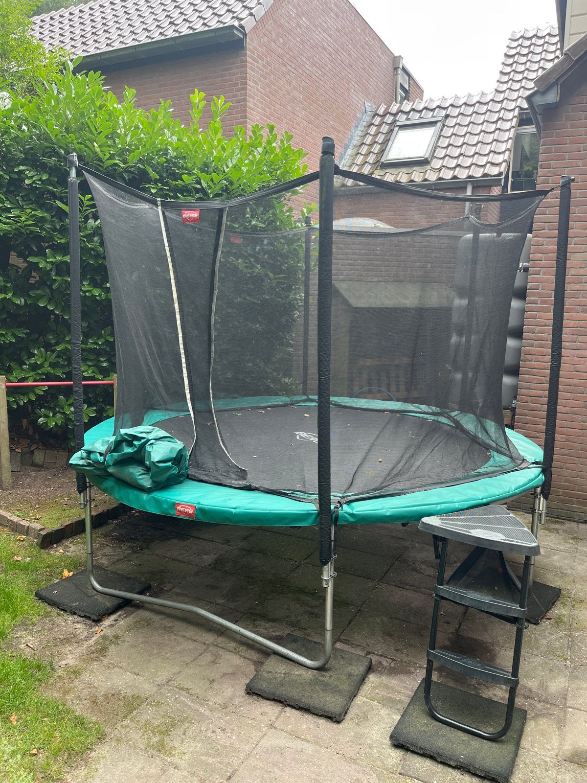 BERG Trampoline met veiligheidsnet en trapje, Ophalen, Gebruikt