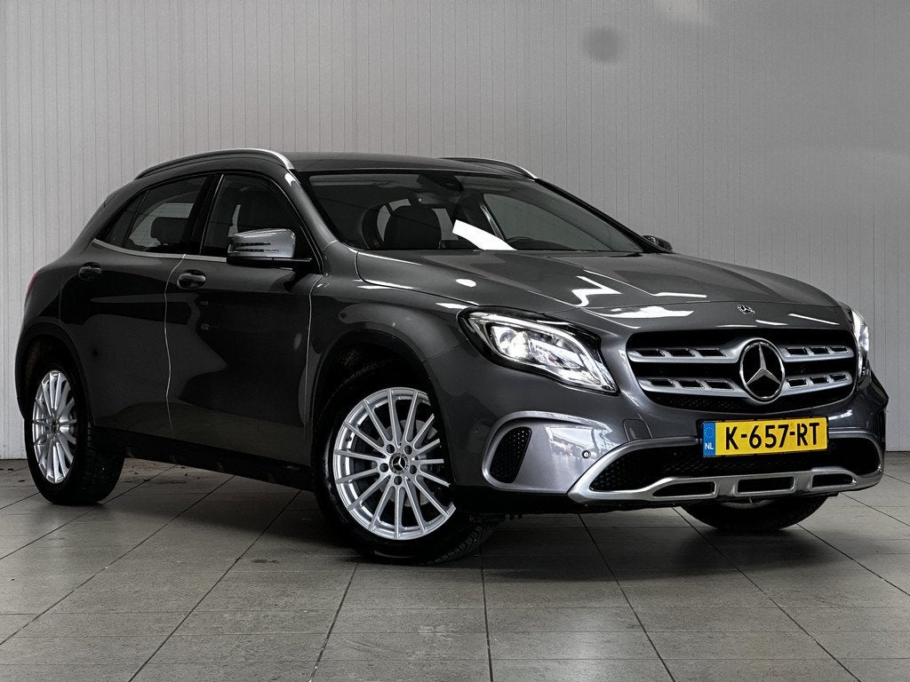 Mercedes-Benz GLA 180 Premium Plus/ Automaat/ Camera/ Sports, Auto's, Mercedes-Benz, Gebruikt, 4 cilinders, 715 kg, 122 pk