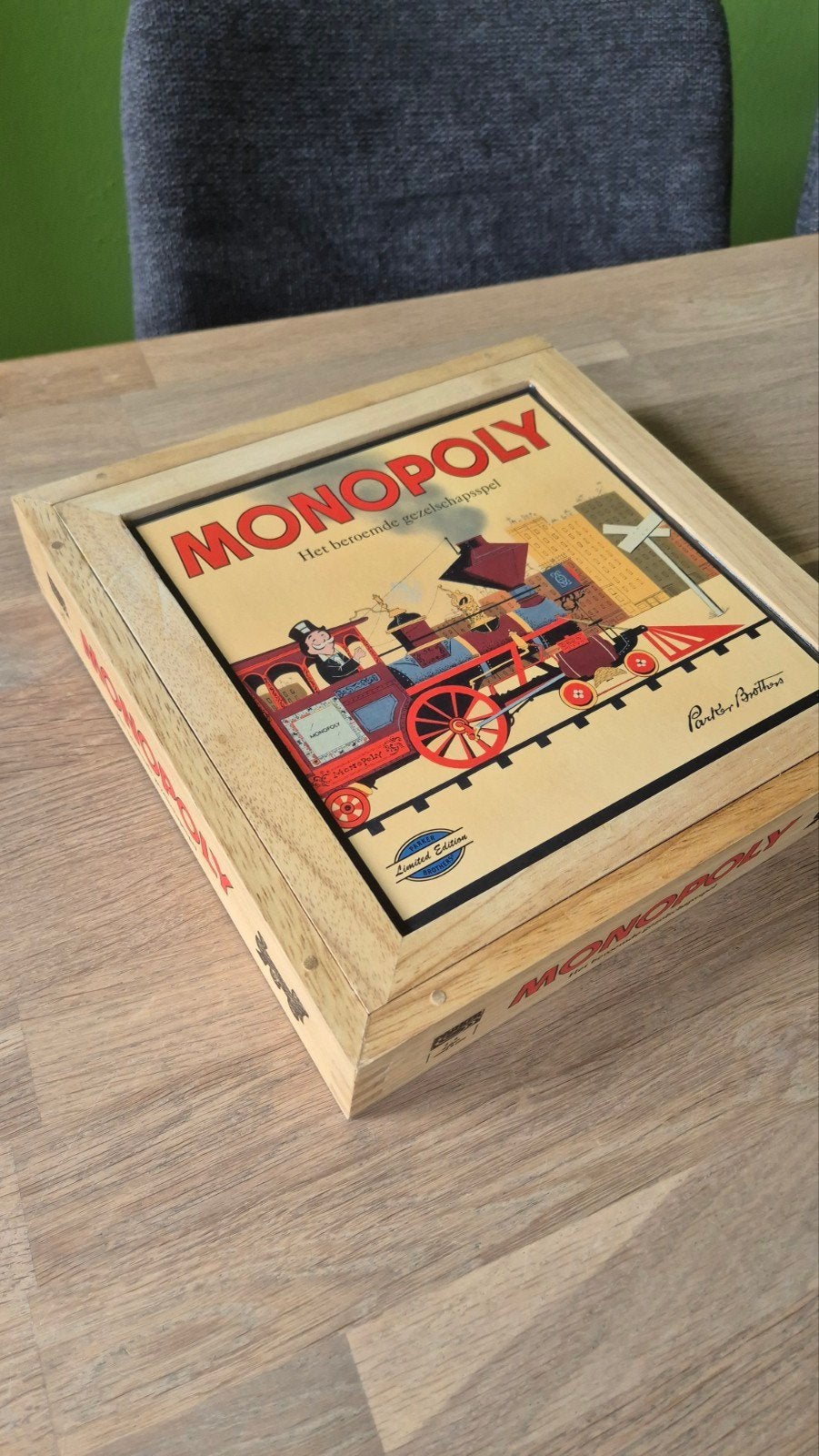 Monopoly Limited Edition in houten kist, Vijf spelers of meer, Ophalen of Verzenden, Nieuw, Parker Brothers