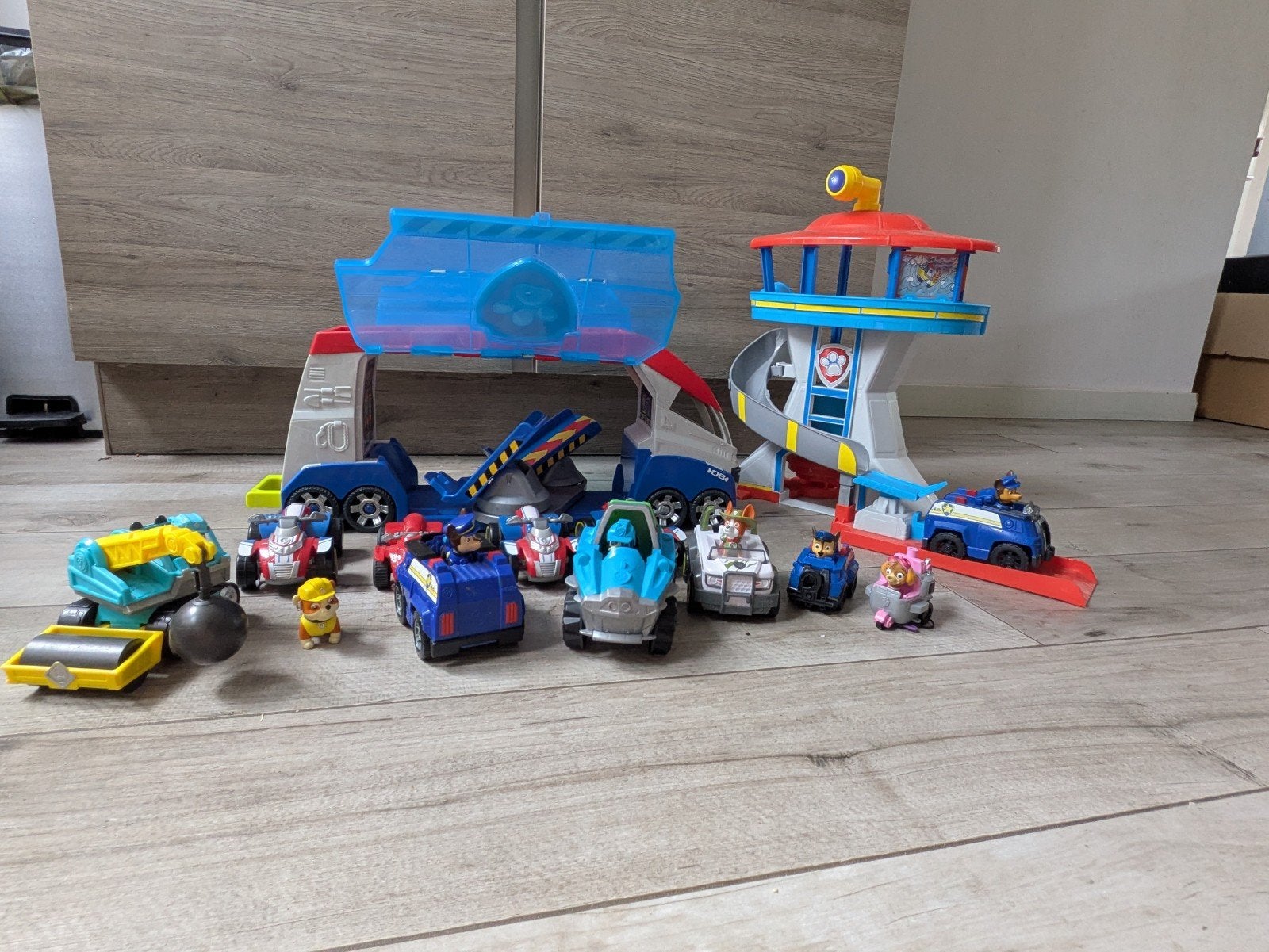 Paw Patrol Uitkijktoren, pawpatroller en voertuigen, Ophalen of Verzenden, Gebruikt, Jongen of Meisje