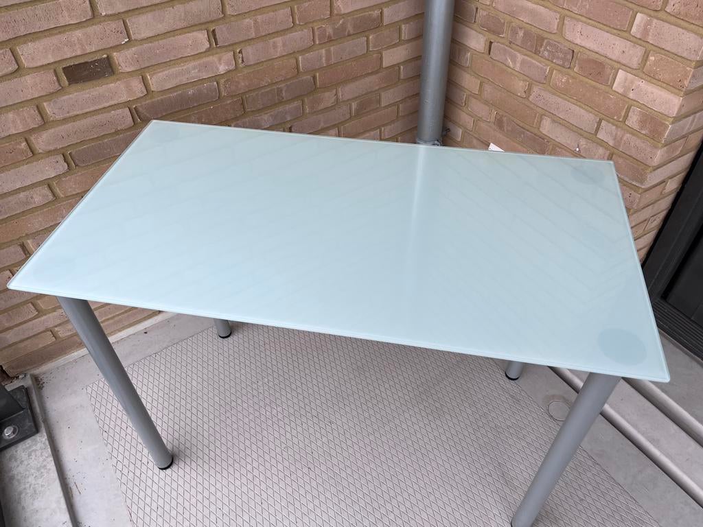 IKEA VIKA GLASHOLM bureau / tafel (Glas), Ophalen, Gebruikt, 100 tot 150 cm, 50 tot 100 cm