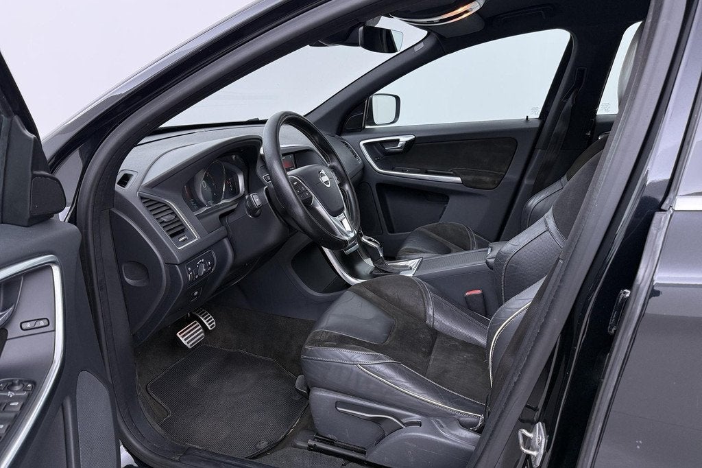 Volvo XC60 2.4 D4 R-Design | 5-Cilinder | Trekhaak | Stoelve, Auto's, Volvo, Automaat, Euro 5, Gebruikt, 197 €/maand