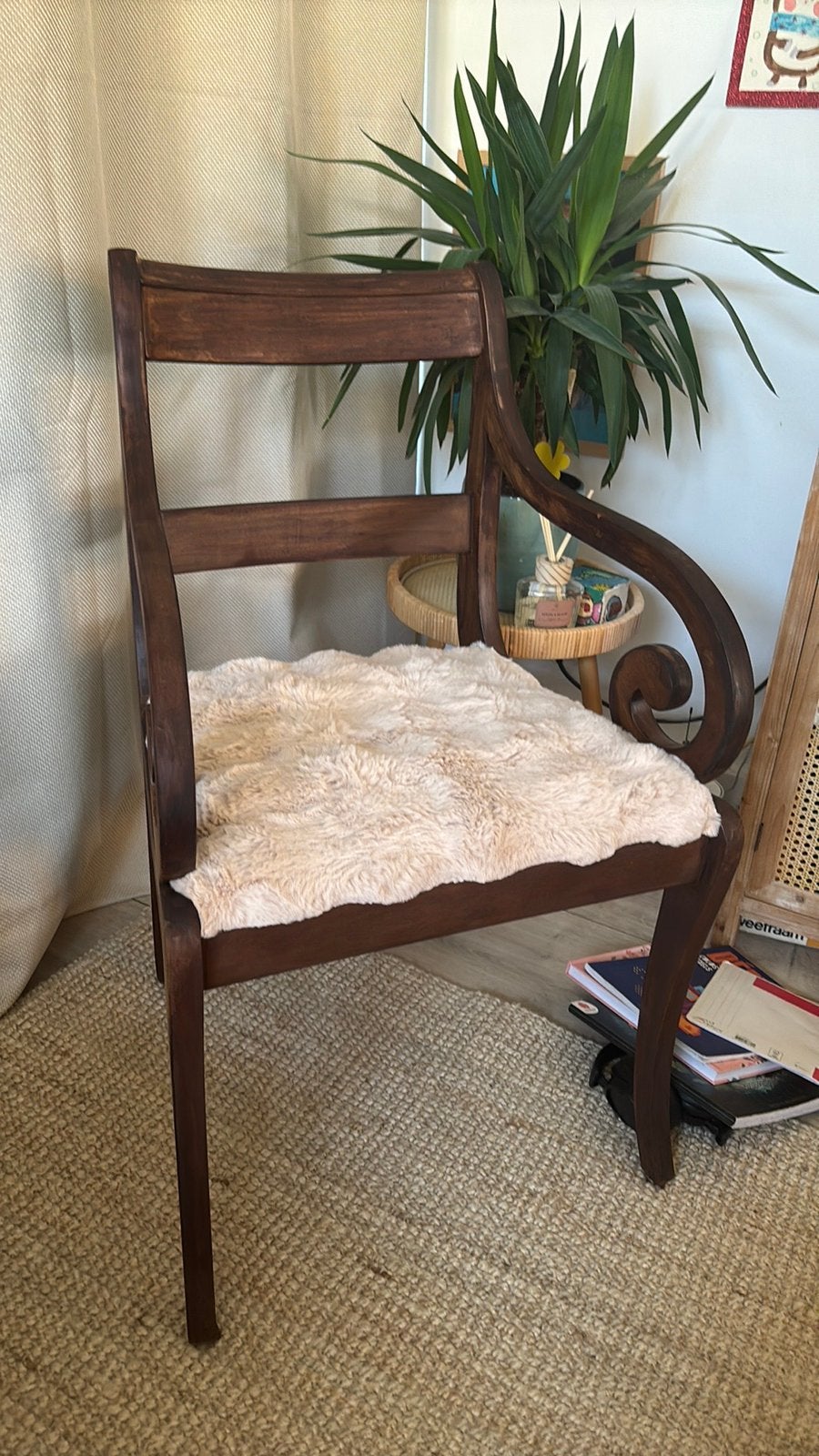 Gave eettafelstoel, houten frame met fluffy zitting, Ophalen, Overige kleuren, Stof, Eén