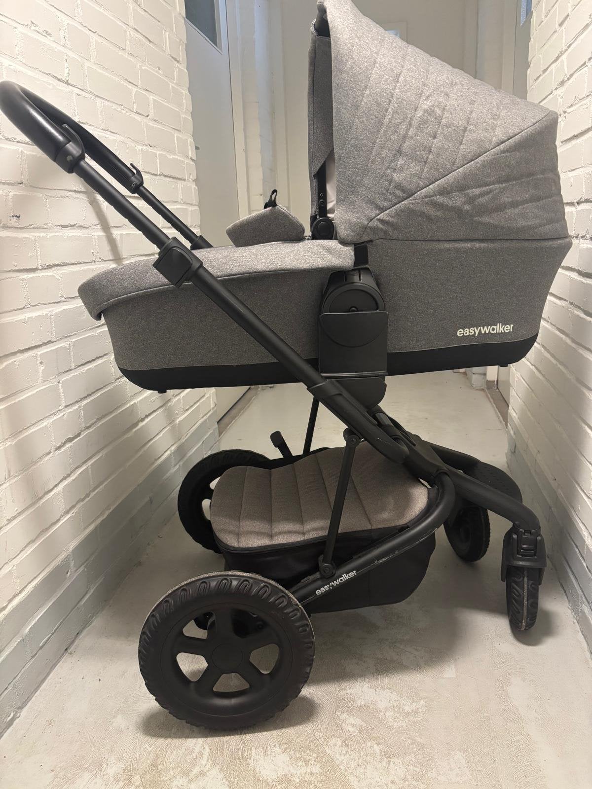 Easywalker Harwey Kinderwagen-complete set, Zo goed als nieuw, Combiwagen, Met reiswieg, Ophalen