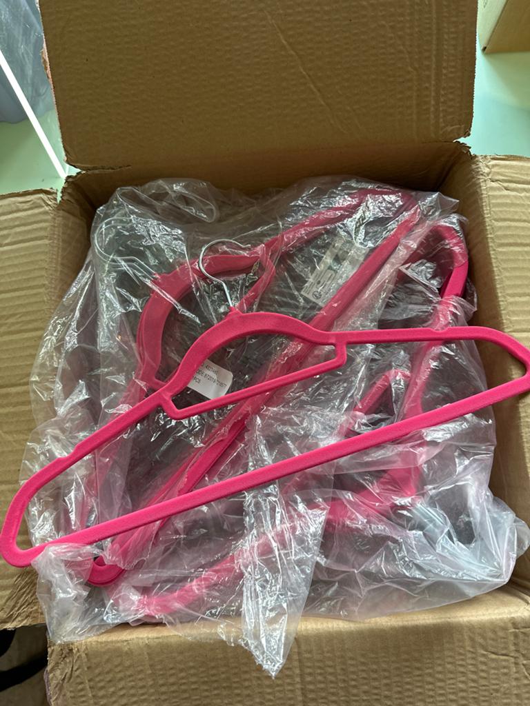 Nieuwe Roze Fluweel Kledinghangers - Set van 50, Ophalen of Verzenden, Nieuw, Fluweel, Volwassenen