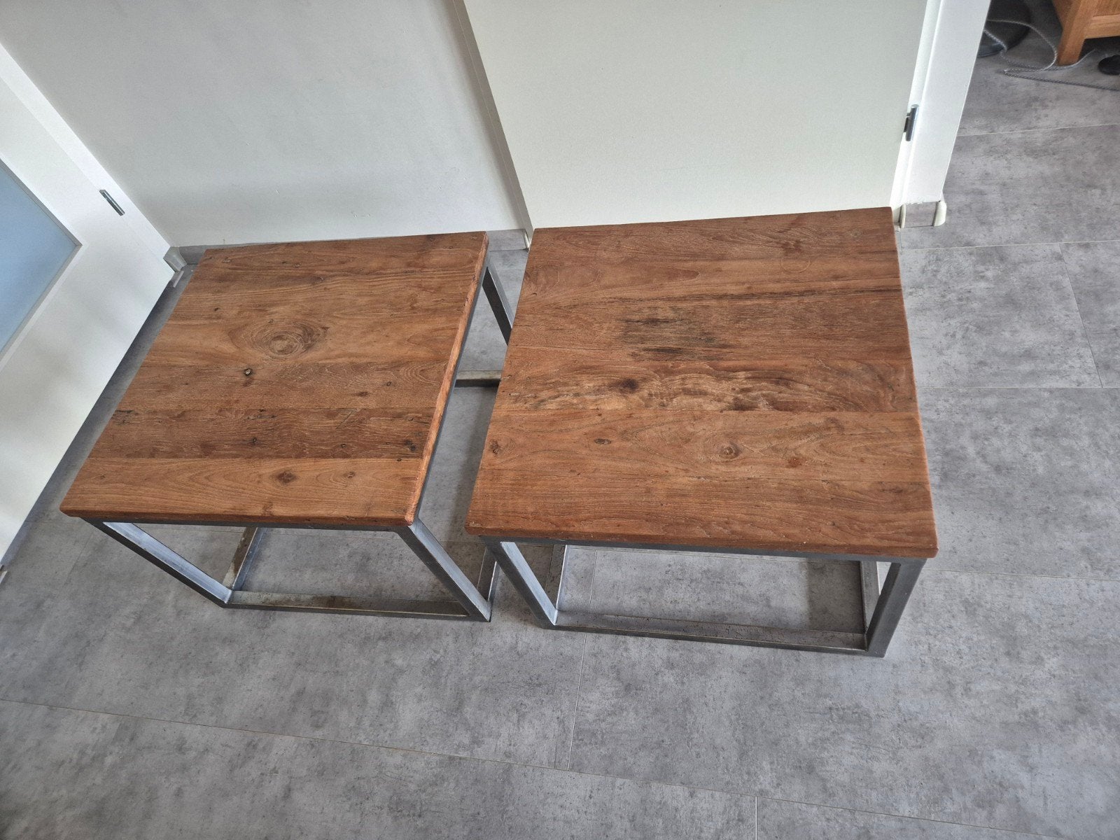 2 industriële salontafels, Huis en Inrichting, Tafels | Sidetables, Ophalen, 25 tot 50 cm, Vierkant, 50 tot 100 cm