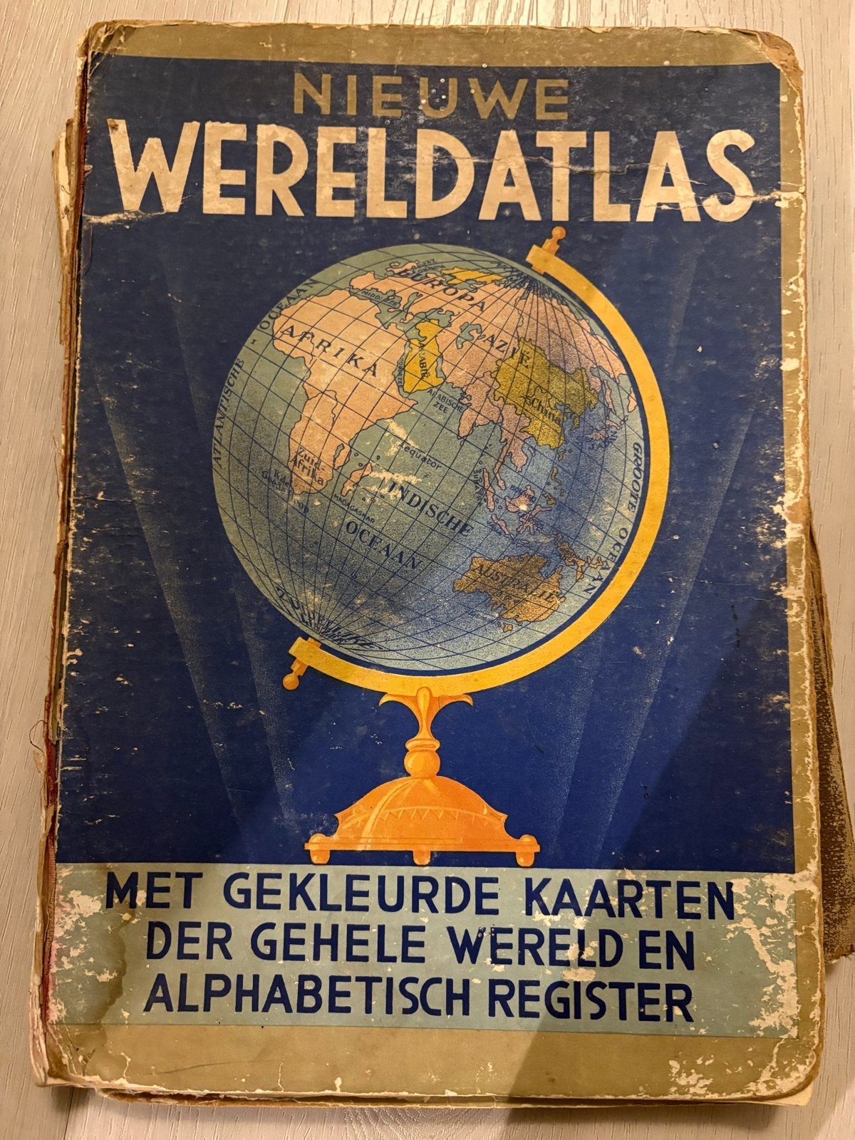 Nieuwe Wereldatlas / Atlas voor de Volksschool (oud), Gelezen, Bosatlas, Ophalen of Verzenden, 1800 tot 2000