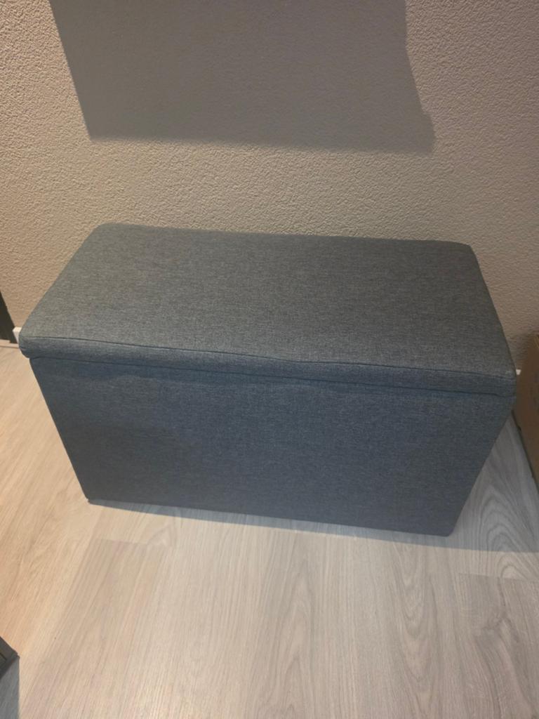Grijze stoffen poef/opbergbankje, Ophalen, Gebruikt, 50 tot 75 cm, 75 tot 100 cm