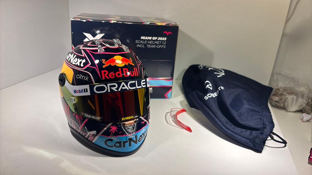F1 helm max Verstappen miami gp 2022 1.2, Hobby en Vrije tijd, Modelauto's | 1:5 tot 1:12, Auto, Ophalen of Verzenden, A, A