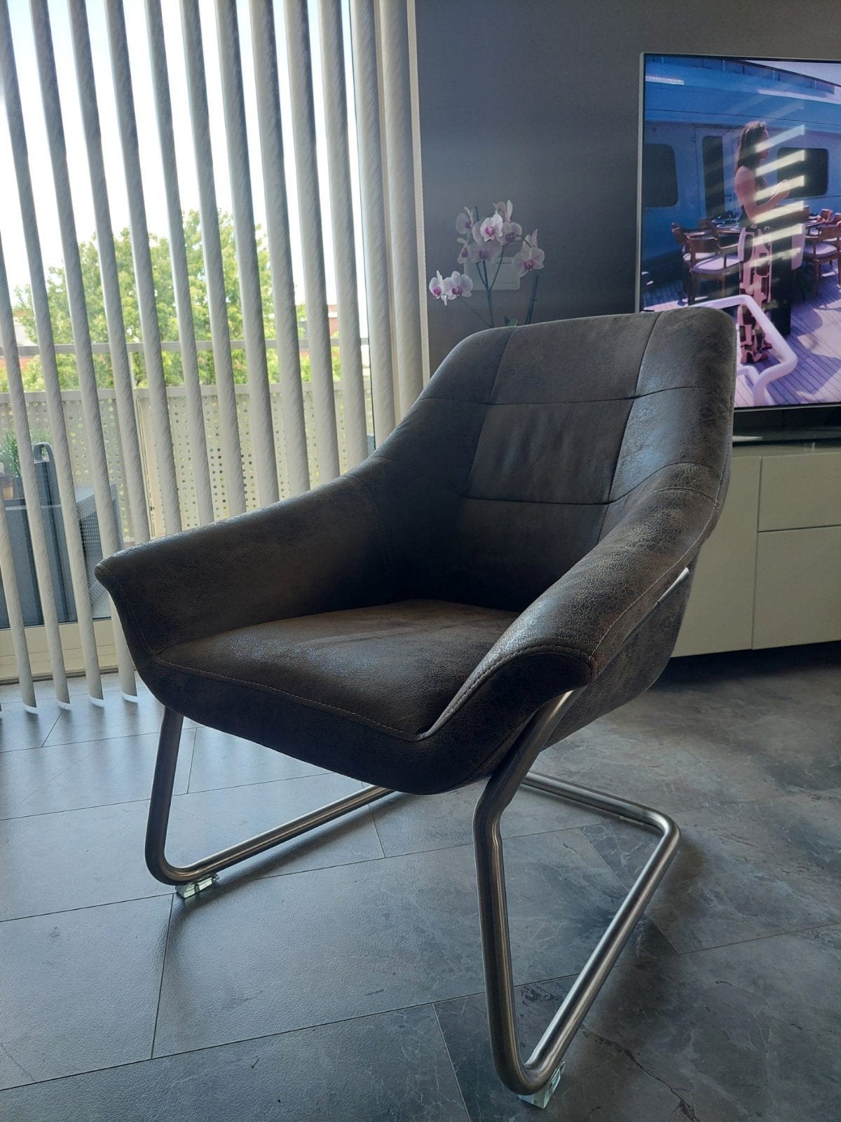 Mooie kuipstoel,  relaxfauteuil merk xooon in nieuwstaat ., Ophalen, Kunststof, Minder dan 75 cm, Zo goed als nieuw