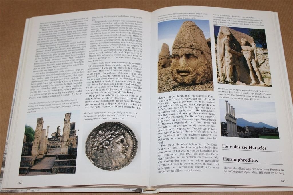 Geïllustreerde Griekse mythologie encyclopedie., Ophalen of Verzenden, 14e eeuw of eerder, Gelezen, Europa