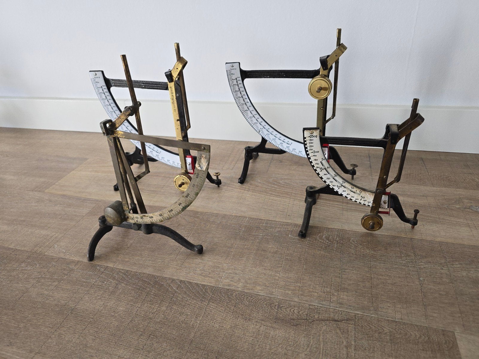 3x Prachtige Antieke brievenweger van gietijzer en messing., Ophalen of Verzenden