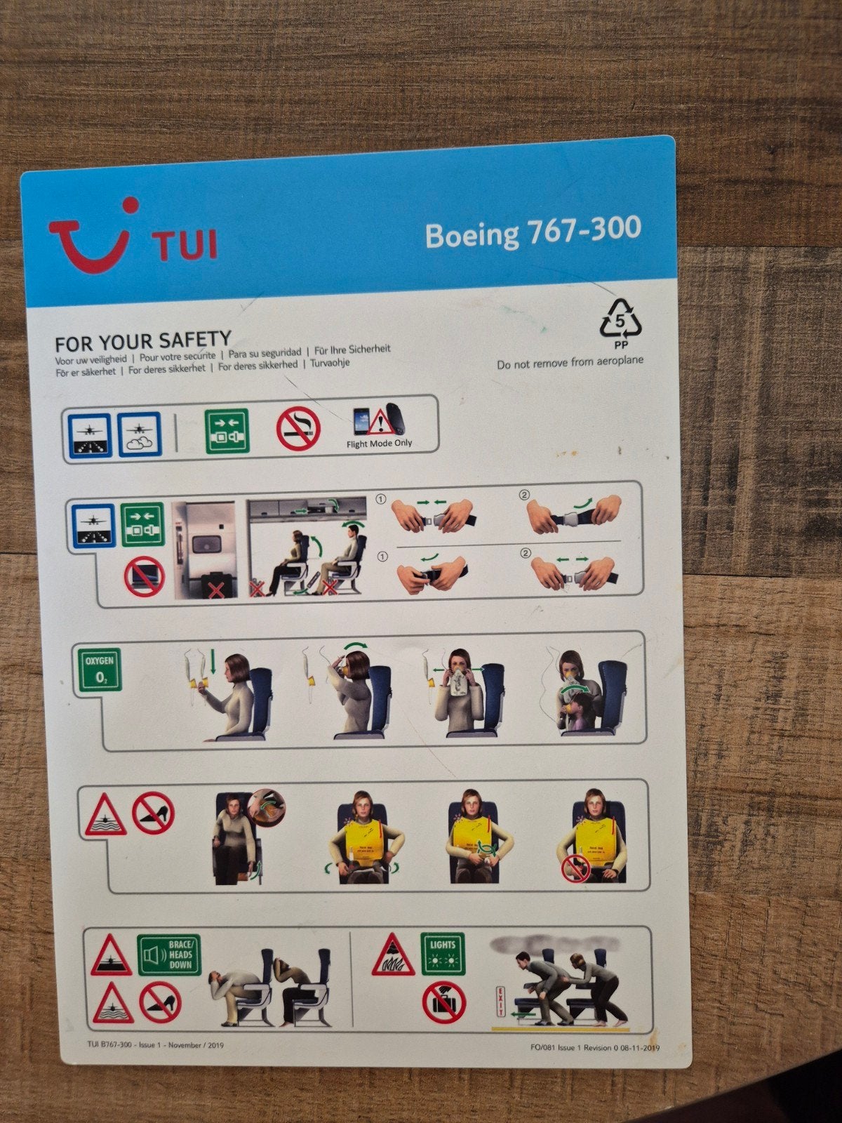 Boeing 767-300 Safetycard Tui., Ophalen of Verzenden