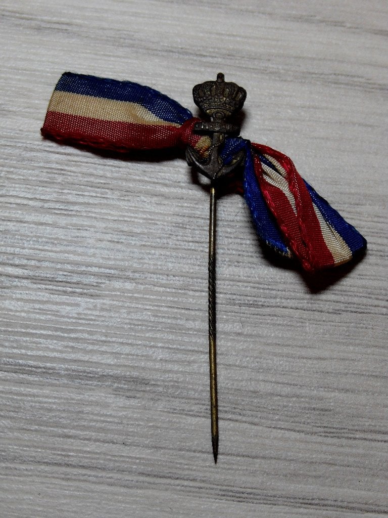 Oud speldje Marine anker met rood-wit-blauw lint, Ophalen of Verzenden, Marine, Nederland, Embleem of Badge