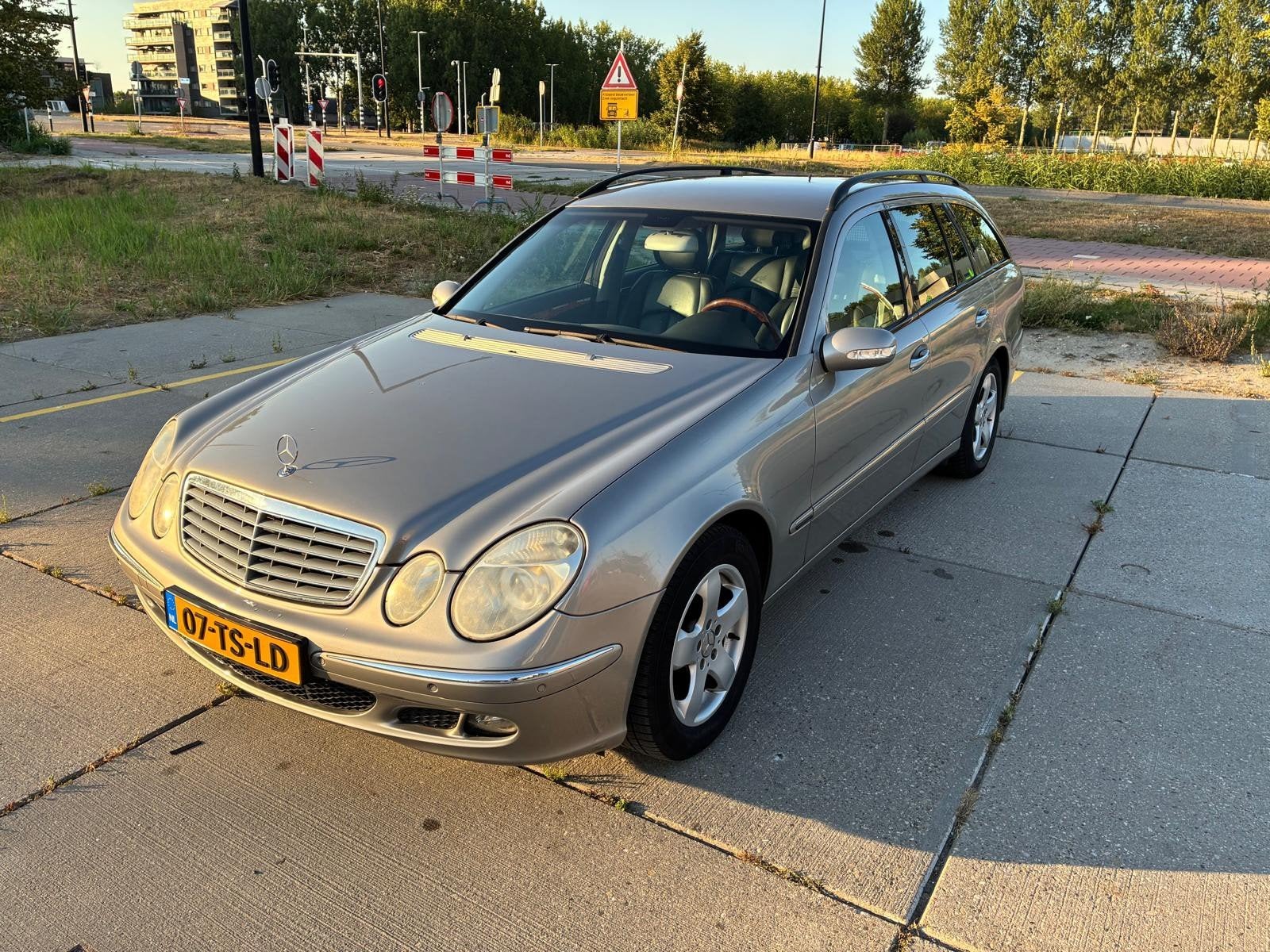 Mercedes-Benz E-Klasse 1.8 E200 Kompr Combi AUT 2007 Grijs, Auto's, Automaat, Achterwielaandrijving, 4 cilinders, 163 pk