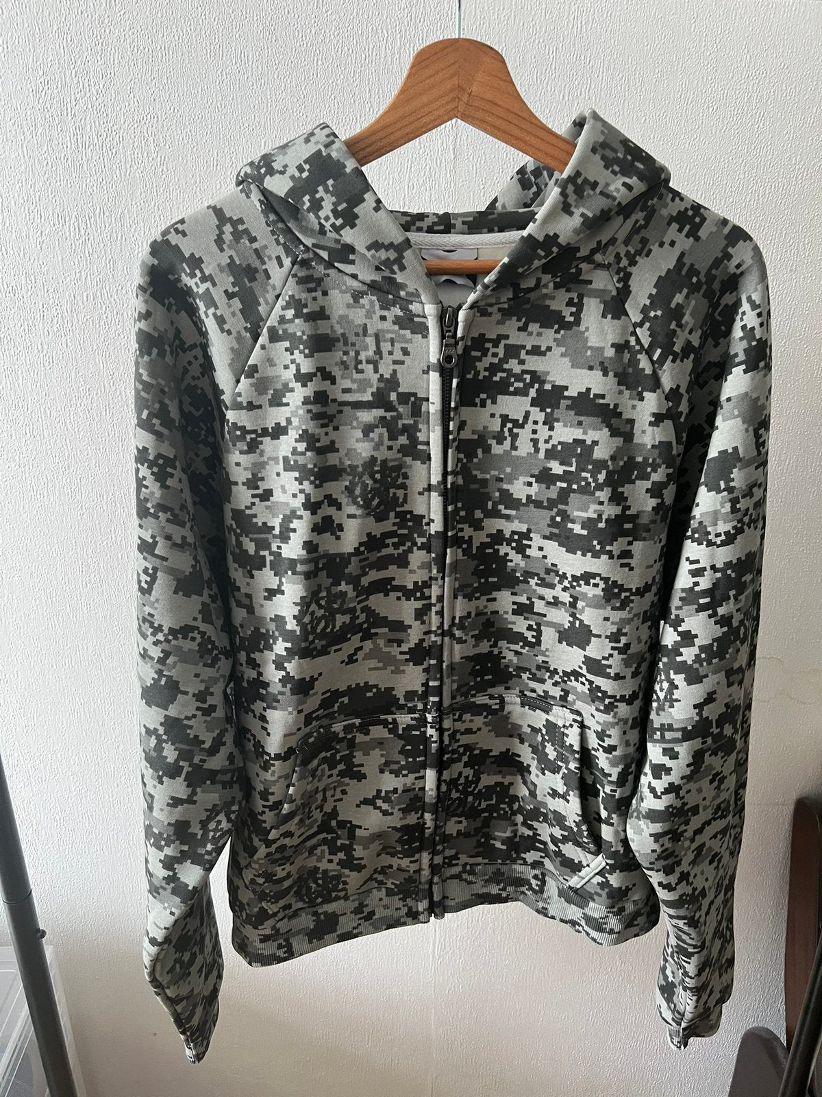Mertra camo glitch hoodie, Ophalen of Verzenden, Zo goed als nieuw, Zwart