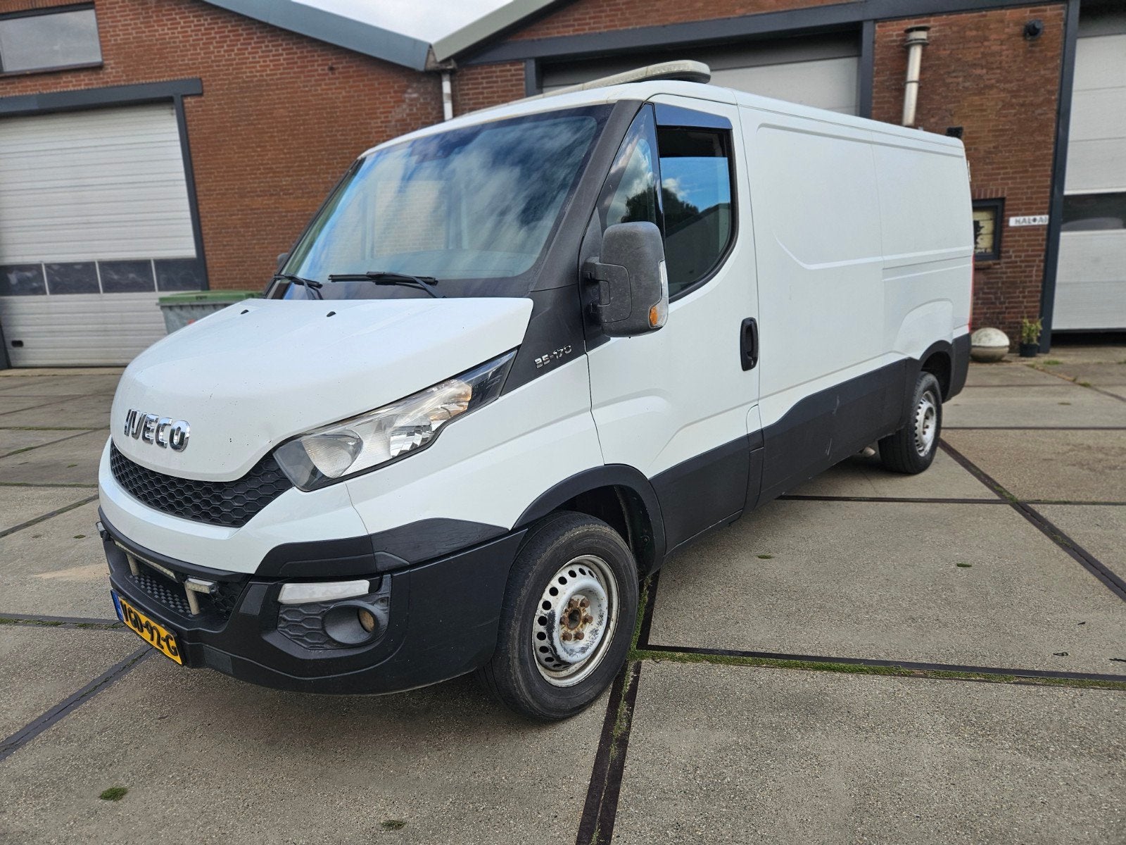 Iveco Daily 35S17 lees advertentie!, Automaat, Euro 5, Achteruitrijcamera, Zwart