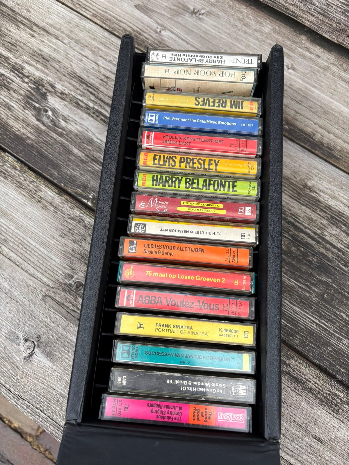 Cassettebandjes met bewaardoos - Diverse artiesten, Gebruikt, 2 t/m 25 bandjes, Ophalen of Verzenden, Voorbespeeld