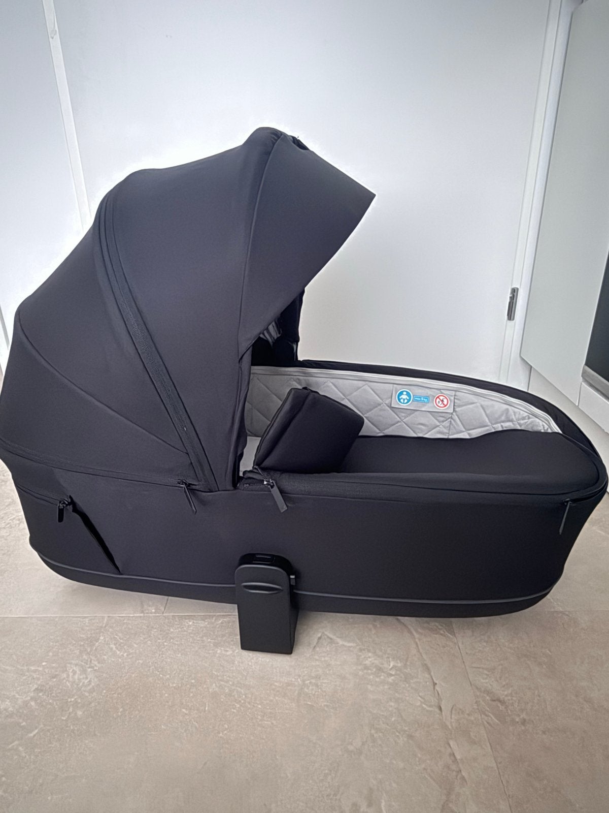 Easywalker Zoey Reiswieg Zwart - Zo goed als nieuw, Kinderen en Baby's, Kinderwagens en Combinaties, Zo goed als nieuw, Met reiswieg
