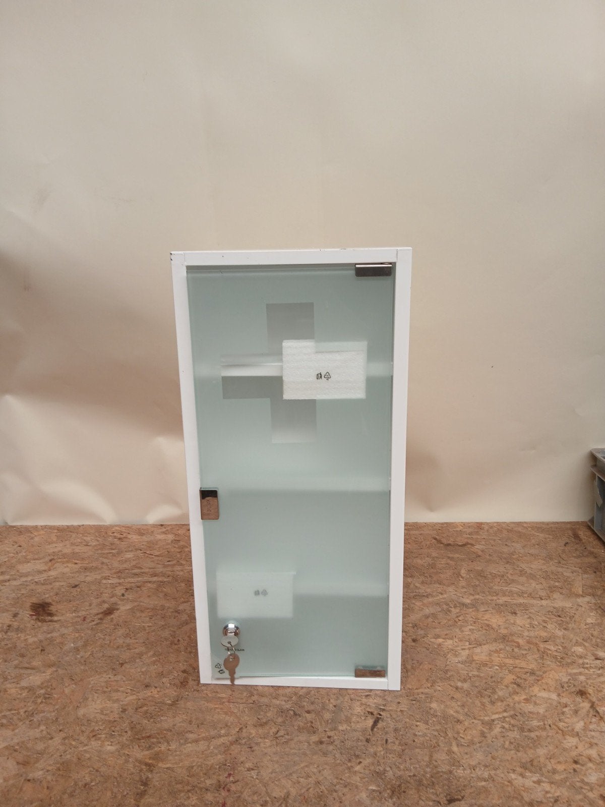 Medicijnkastje 27x12x57  slot en glazen deur(nieuw), Ophalen of Verzenden, Medicijnkastje, Afsluitbaar, Nieuw