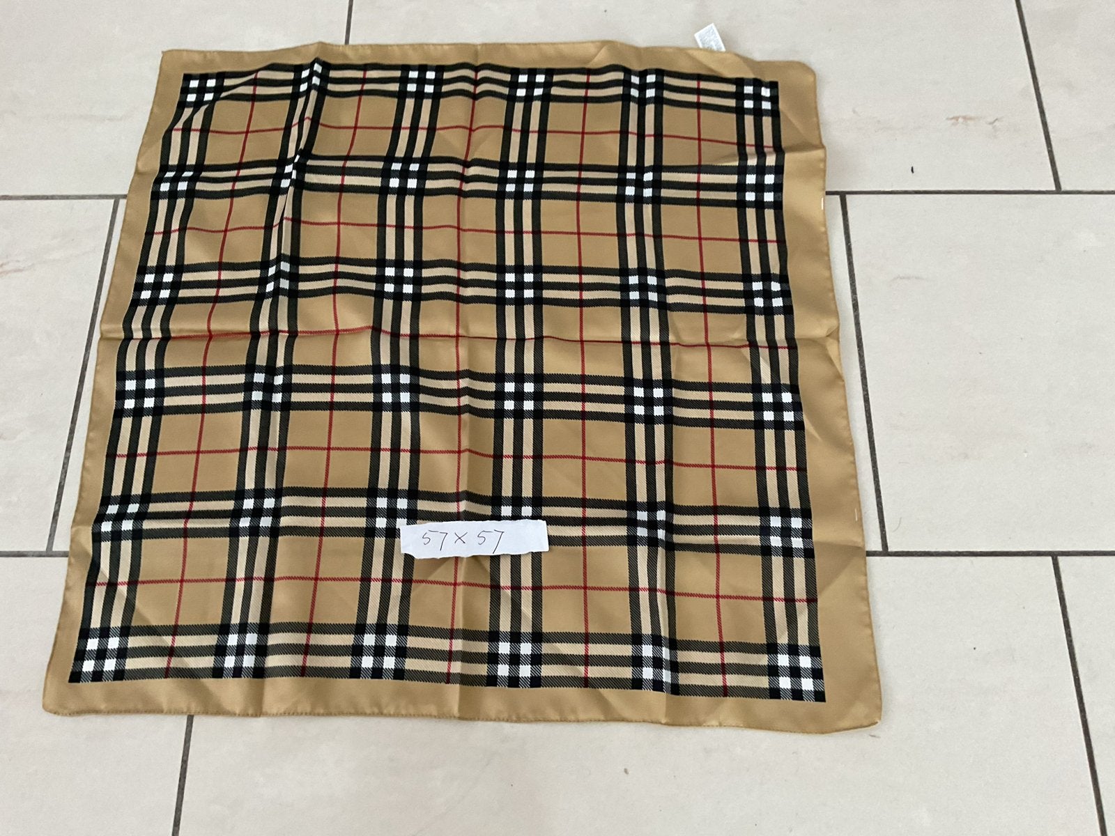 Burberry-stijl sjaal 57x57 cm, Kleding | Dames, Ophalen of Verzenden, Zo goed als nieuw