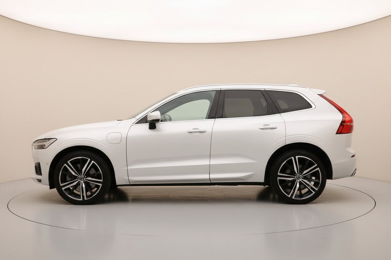 Volvo XC60 2.0 T8 Twin Engine AWD R-Design PANO TREKHAAK NAP, Automaat, Dealer onderhouden, Gebruikt, Euro 6