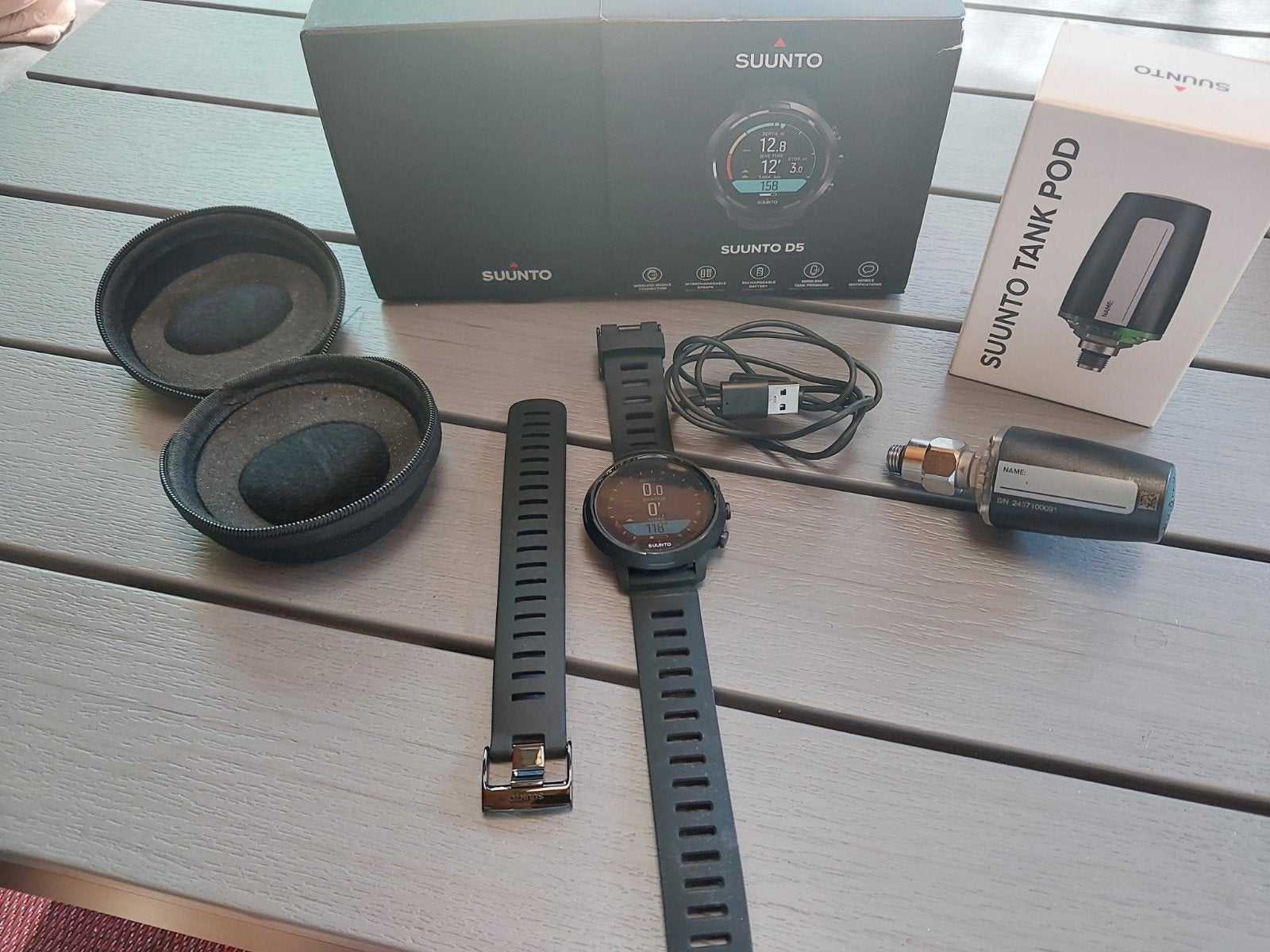 Suunto D5 duikhorloge incl  Suunto tank PoD, Ophalen of Verzenden, Zo goed als nieuw, Duikcomputer