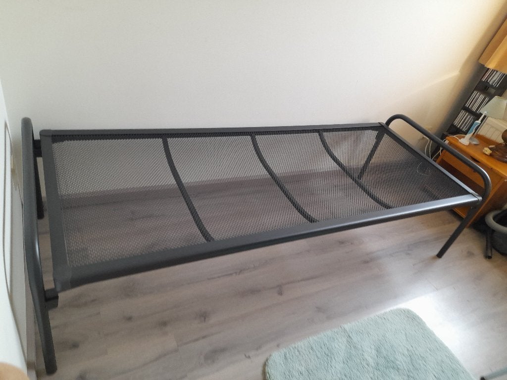 ! persoons bed  Met onderschuif bed, Huis en Inrichting, Ophalen, Eenpersoons, Zwart, Zo goed als nieuw