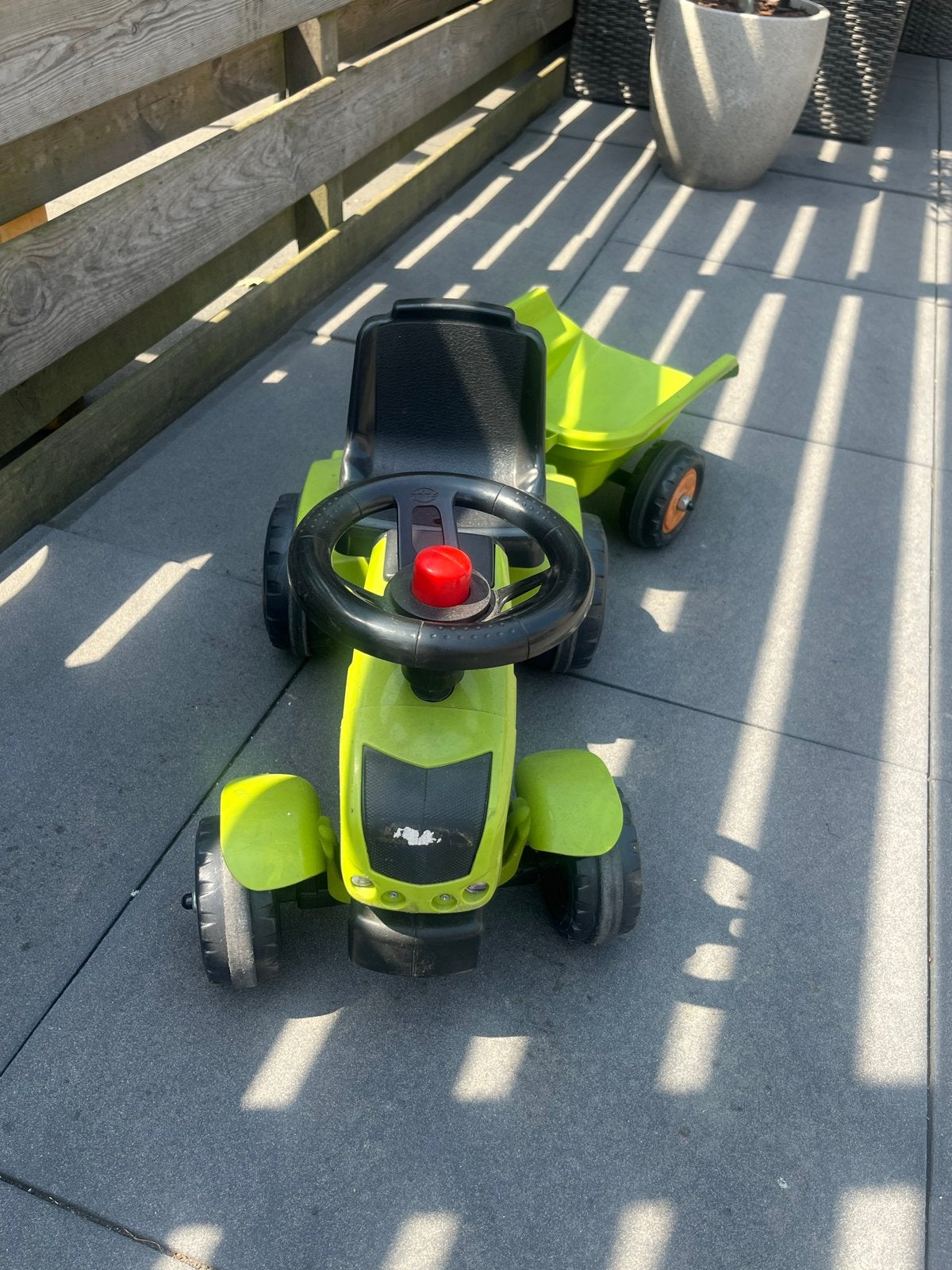 Groene traptractor met aanhanger, Kinderen en Baby's, Speelgoed | Buiten | Voertuigen en Loopfietsen, Ophalen, Gebruikt, Trapvoertuig