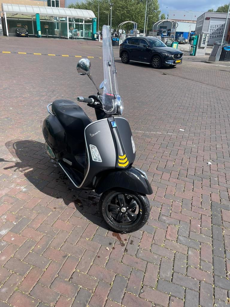 Vespa GTS SuperTech 300 te koop – Zeer nette staat – 10DKM, Fietsen en Brommers, Scooters | Vespa, Ophalen, Overige modellen, 300 cc