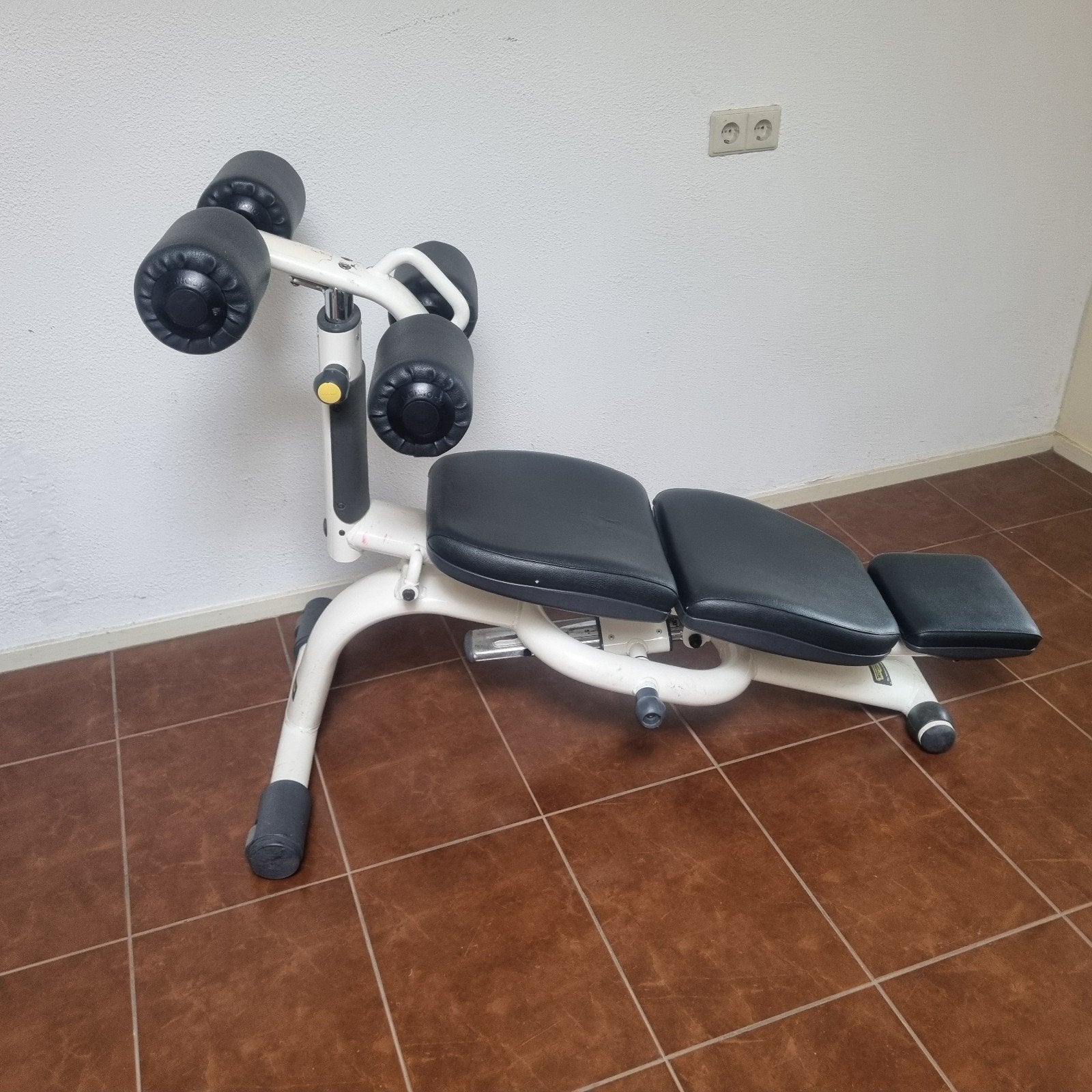 Technogym Ab-crunch bench buikspieren, Ophalen, Gebruikt, Benen, Fitnessbank