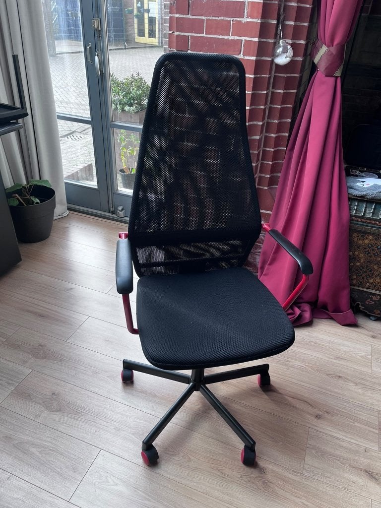 IKEA Gaming Stoel - Zwart met Rode Accenten, Ophalen, Gebruikt, Zwart, Gaming bureaustoel